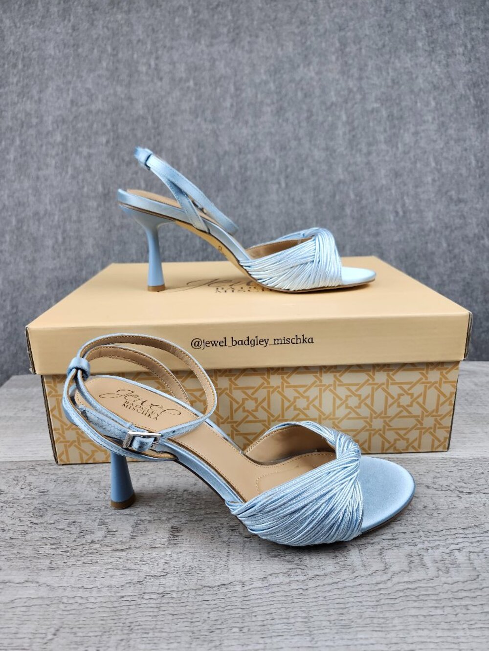 Jewel Badgley Mischka Women Size 6 Nanette Light Blue ***Tried On**
